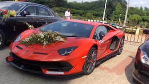 ಬೆಂಗಳೂರಿನ ಉದ್ಯಮಿ ಮದುವೆಮನೆಯಲ್ಲಿ ಐಷಾರಾಮಿ ಕಾರು‍ಗಳ ಕಲರವ..!