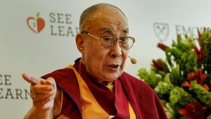 ಮಾರಾಟಕ್ಕಿದೆ ದಲೈ ಲಾಮಾ ಬಳಸುತ್ತಿದ್ದ ಲ್ಯಾಂಡ್ ರೋವರ್ ಕಾರ್..!