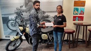 ಡ್ಯುಯಲ್ ಚಾನಲ್ ಎಬಿಎಸ್ ಜಾವಾ ಬೈಕ್‍ಗಳ ವಿತರಣೆ ಶುರು