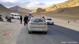 ಸ್ಪಾಟ್ ಟೆಸ್ಟಿಂಗ್ ವೇಳೆ ಲಡಾಕ್‍ನಲ್ಲಿ ಕಾಣಿಸಿಕೊಂಡ ಟಾಟಾ ಆಲ್‍ಟ್ರೋಜ್