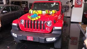 ಬಿಡುಗಡೆಯ ನಂತರ ಮೊದಲ ಬಾರಿಗೆ ಗ್ರಾಹಕರ ಕೈ ಸೇರಿದ ಹೊಸ ರ‍್ಯಾಂಗ್ಲರ್