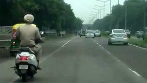 ರೂಲ್ಸ್ ಬ್ರೇಕ್ ಮಾಡಿದ ಪೊಲೀಸಪ್ಪನಿಗೂ ಬಿತ್ತು ಭಾರೀ ದಂಡ..!