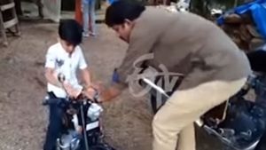 ಮಗನಿಗಾಗಿ ಮಿನಿ ಎಲೆಕ್ಟ್ರಿಕ್ ಬುಲೆಟ್ ಬೈಕ್ ತಯಾರಿಸಿದ ಅಪ್ಪ..!