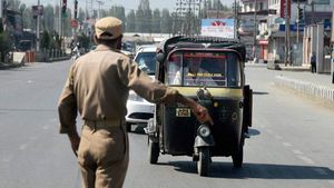 ದಂಡಕ್ಕೆ ಹೆದರಿ ಆತ್ಮಹತ್ಯೆಗೆ ಯತ್ನಿಸಿದ ಆಟೋ ಚಾಲಕ
