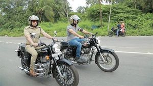 ನಿಷೇಧವಿದ್ದರೂ ಕಾನೂನು ಉಲ್ಲಂಘಿಸಿದ ಪೊಲೀಸರು