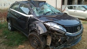 ಕಾರು ಅಪ್ಪಚ್ಚಿಯಾದರೂ ಬದುಕುಳಿದ ಕಾರು ಚಾಲಕ