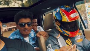 ತಂದೆಗೆ ದುಬಾರಿ ಬೆಲೆಯ ಸೂಪರ್‍‍ಬೈಕ್ ಗಿಫ್ಟ್ ನೀಡಿದ ಮಗ