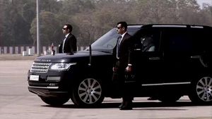 ಟ್ರಂಪ್ ಸ್ವಾಗತಕ್ಕೆ ರೇಂಜ್ ರೋವರ್ ಕಾರಿನಲ್ಲಿ ಬಂದ ಪ್ರಧಾನಿ ಮೋದಿ