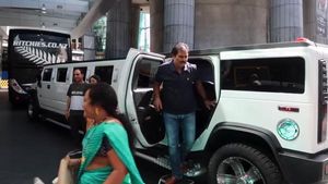 ಹೆತ್ತವರಿಗೆ ಸರ್ ಪ್ರೈಸ್ ಗಿಫ್ಟ್ ನೀಡಿದ ಅನಿವಾಸಿ ಭಾರತೀಯ..!