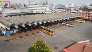 ಕರೋನಾ ವೈರಸ್ ಎಫೆಕ್ಟ್: ಸಂಚಾರ ಸ್ಥಗಿತಗೊಳಿಸಲು ಖಾಸಗಿ ಬಸ್ ಮಾಲೀಕರ ನಿರ್ಧಾರ 