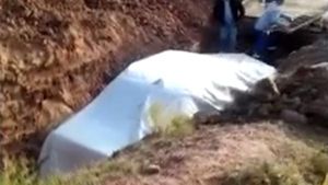 ವಿಚಿತ್ರವಾದರೂ ಸತ್ಯ! ನೆಚ್ಚಿನ ಕಾರಿನೊಂದಿಗೆ ಸಮಾಧಿಯಾದ ರಾಜಕಾರಣಿ..