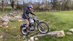 18ರ ಹರೆಯದ ಯುವಕರೂ ನಾಚುವಂತೆ ಬೈಕ್ ಸವಾರಿ ಮಾಡಿದ 86ರ ಹರೆಯದ ಯುವಕ..!