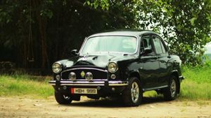 ವಿವಿಧ ಕಾರುಗಳ ಬಿಡಿಭಾಗಗಳೊಂದಿಗೆ ಮಾಡಿಫೈಗೊಂಡ ಅಂಬಾಸಿಡರ್ ಕಾರು