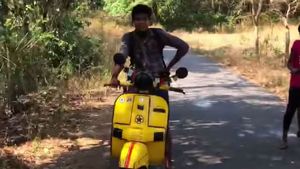 ಬಜಾಜ್ ಚೇತಕ್ ಸ್ಕೂಟರ್ ಮುಂಭಾಗದಿಂದ ಮಾಡಿಫೈಗೊಂಡ ವಿಶಿಷ್ಟವಾದ ಸೈಕಲ್ 