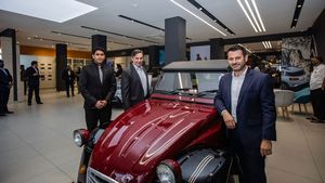 ಸಿ5 ಏರ್‌ಕ್ರಾಸ್ ಬಿಡುಗಡೆಗೂ ಮುನ್ನ ಹೊಸ ಕಾರ್ ಡಿಲರ್ಸ್‌ಗಳಿಗೆ ಚಾಲನೆ ನೀಡಿದ ಸಿಟ್ರನ್