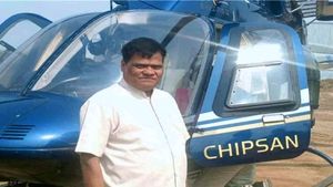30 ಕೋಟಿ ರೂಪಾಯಿ ಬೆಲೆಯ ಹೆಲಿಕಾಪ್ಟರ್ ಖರೀದಿಸಿದ ರೈತ
