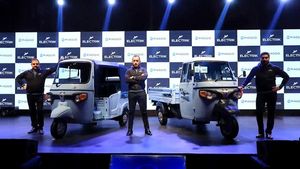 ಪಿಯಾಜಿಯೊ ಅಪೆ ಎಲೆಕ್ಟ್ರಿಕ್ ಎಕ್ಸ್-ಟ್ರಾ ಎಫ್ಎಕ್ಸ್ ಮತ್ತು ಇ-ಸಿಟಿ ಎಫ್ಎಕ್ಸ್ ಬಿಡುಗಡೆ