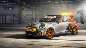 ಹೊಸ ಫಾರ್ಮುಲಾ ಇ ಸೇಫ್ಟಿ ಕಾರನ್ನು ಅನಾವರಣಗೊಳಿಸಿದ ಮಿನಿ