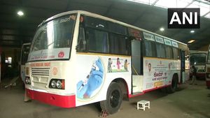 ಮೊಬೈಲ್ ಲಸಿಕಾ ಕೇಂದ್ರಗಳಾಗಿ ಬದಲಾದ ಎನ್‌ಇಕೆಆರ್‌ಟಿಸಿ ಬಸ್ಸುಗಳು