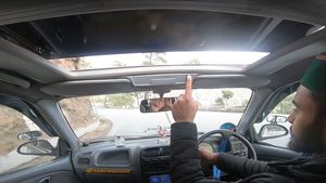 ಎಲೆಕ್ಟ್ರಿಕ್ ಸನ್‌ರೂಫ್'ನೊಂದಿಗೆ ಮಾಡಿಫೈಗೊಂಡ ಮಾರುತಿ ಸುಜುಕಿ ಆಲ್ಟೊ