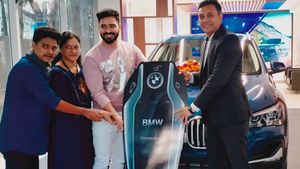 ಐಷಾರಾಮಿ BMW ಕಾರು ಖರೀದಿಸಿದ ಬಿಗ್ ಬಾಸ್ ವಿನ್ನರ್ ಶೈನ್ ಶೆಟ್ಟಿ