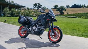 ಅತ್ಯಾಧುನಿಕ ಫೀಚರ್ಸ್‌ಗಳೊಂದಿಗೆ ಅನಾವರಣಗೊಂಡ Ducati Multistrada V2 ಬೈಕ್