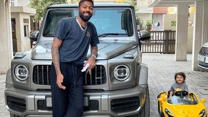 ಹಾರ್ದಿಕ್ ಪಾಂಡ್ಯಾ ಪೋಸ್ಟ್‌ಗೆ ಲೈಕ್‌ಗಳ ಸುರಿಮಳೆ..ಅಪ್ಪ-ಮಗನ ಕಾರು ಪ್ರೀತಿಗೆ ನೆಟ್ಟಿಗರು ಫಿದಾ