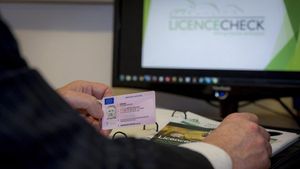 ಮಾರ್ಚ್‌ 12ರೊಳಗೆ ಹಳೆಯ ಡ್ರೈವಿಂಗ್ ಲೈಸನ್ಸ್‌ ನವೀಕರಣಕ್ಕೆ ಕೇಂದ್ರ ಸಾರಿಗೆ ಇಲಾಖೆ ಆದೇಶ  