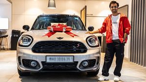 ಐಷಾರಾಮಿ ಕಾರು ಖರೀದಿಸಿದ 'ಪಂಚಾಯತ್' ಖ್ಯಾತಿಯ ನಟ ಜಿತೇಂದ್ರ ಕುಮಾರ್