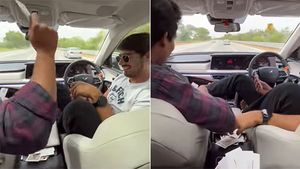 ADAS ತಂತ್ರಜ್ಞಾನ ಪರೀಕ್ಷಿಸಲು XUV 700 ನಲ್ಲಿ ಸ್ಟೀರಿಂಗ್ ಬಿಟ್ಟು ಜೂಜಾಡಿದ ಯುವಕ: ವಿಡಿಯೋ ವೈರಲ್ 