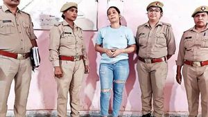 ಪೊಲೀಸ್ ಸಿಬ್ಬಂದಿಗೆ ಕಪಾಳಮೋಕ್ಷ ಮಾಡಿದ ಸ್ಟಂಟ್ ರೈಡರ್ 'ಬುಲೆಟ್ ರಾಣಿ' ಬಂಧನ 