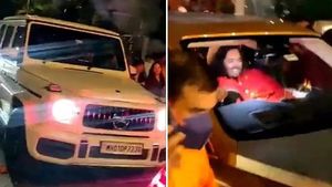 ಗಣೇಶನ ವಿಸರ್ಜನೆಗೆ ವಿಶ್ವದ ದುಬಾರಿ ರೋಲ್ಸ್ ರಾಯ್ಸ್ ಕಾರನ್ನು ಬಳಸಿದ ಅಂಬಾನಿ ಕುಟಂಬ 
