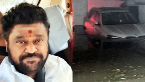 ಮಳೆ ಆರ್ಭಟಕ್ಕೆ ನಟ ಜಗ್ಗೇಶ್ ಐಷಾರಾಮಿ ಬಿಎಂಡಬ್ಲ್ಯು ಕಾರು ಮುಳುಗಡೆ