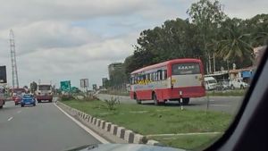 ಮೈಸೂರು-ಬೆಂಗಳೂರು ಎಕ್ಸ್‌ಪ್ರೆಸ್‌ ವೇ: ವನ್‌ ವೇನಲ್ಲಿ KSRTC ಡ್ರೈವರ್‌ ಚೆಲ್ಲಾಟ