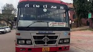 ಶಕ್ತಿ ಯೋಜನೆಯಿಂದ ಆದಾಯ ಹೆಚ್ಚಳ: ಆದರೆ ವಿಮಾ ಪರಿಹಾರ ನೀಡಿಲ್ಲ: KSRTC ಬಸ್​ ಜಪ್ತಿ