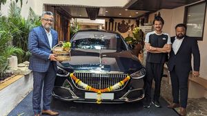 ವಯಸ್ಸು 66.. ಚಿರಯುವಕರಂತಿದ್ದಾರೆ ಕನ್ನಡದಲ್ಲೂ ನಟಿಸಿದ್ದ ಅನಿಲ್ ಕಪೂರ್: ದುಬಾರಿ ಮರ್ಸಿಡಿಸ್ ಖರೀದಿ