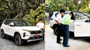 Ratan Tata: ಆತ್ಮೀಯ ಖರೀದಿಸಿದ ಹೊಸ ಸಫಾರಿ ಕಾರು, ಅಚ್ಚರಿಗೊಂಡ ರತನ್ ಟಾಟಾ... ಫುಲ್ ವೈರಲ್