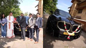 ಬಹು ಕೋಟಿ BMW ಕಾರು ಖರೀದಿಸಿದ ರಾಜ್ಯ ಬಿಜೆಪಿ ನಾಯಕ: ಆನೆಗುಡ್ಡೆ ವಿನಾಯಕ ದೇವಸ್ಥಾನದಲ್ಲಿ ಪೂಜೆ