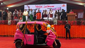 ಯೋಗಿ ಸರ್ಕಾರ ಮಹತ್ವದ ಹೆಜ್ಜೆ: ಅಯೋಧ್ಯೆಯಲ್ಲಿ ಭಕ್ತರಿಗಾಗಿ ಕೈಗೆಟುಕುವ ಉಬರ್ ಇವಿಗಳಿಗೆ ಚಾಲನೆ