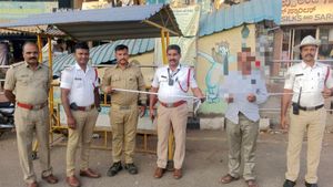 30 ಸಾವಿರ ಬೆಲೆ ಬಾಳದ ಸ್ಕೂಟರ್‌ಗೆ 3 ಲಕ್ಷ ರೂ. ದಂಡ: ಬೆಂಗಳೂರಿನಲ್ಲಿ 300ಕ್ಕೂ ಹೆಚ್ಚು ರೂಲ್ಸ್‌ ಬ್ರೇಕ್!