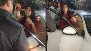 ದುಡ್ಡಿನ ದರ್ಪ: ನಿಯಮ ಉಲ್ಲಂಘನೆ ಪ್ರಶ್ನಿಸಿದ ಹೋಂ ಗಾರ್ಡ್‌ಗೆ ಅವಮಾನಿಸಿದ ಯುವತಿ