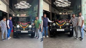ತಂದೆ - ಮಗನ ಬಾಂಧವ್ಯಕ್ಕೆ ಮನಸೋತ ಆನಂದ್ ಮಹೀಂದ್ರಾ: ಕ್ರಿಕೆಟಿಗ ಸರ್ಫರಾಜ್ ಖಾನ್ ತಂದೆಗೆ 'ಥಾರ್' ಗಿಫ್ಟ್