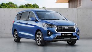 Toyota: ಕುಟುಂಬದ ಕಾರು ಟೊಯೊಟಾ ರೂಮಿಯನ್ ಖರೀದಿಸಬೇಕೇ.. ಆನ್-ರೋಡ್ ಬೆಲೆ ಎಷ್ಟು, EMI ಏನು?