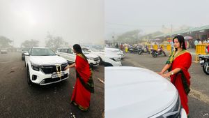 ಸಣ್ಣ ವಯಸ್ಸಿನಲ್ಲಿಯೇ ಕಿಯಾ ಕಾರು ಖರೀದಿಸಿದ 'ರಾಮಾಚಾರಿ' ಹೀರೋಯಿನ್: ಚಾಮುಂಡಿ ಸನ್ನಿಧಿಯಲ್ಲಿ ಪೂಜೆ