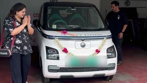 ಮಧ್ಯಮ ವರ್ಗದವರ ನೆಚ್ಚಿನ ಎಲೆಕ್ಟ್ರಿಕ್ ಕಾರನ್ನು ಖರೀದಿಸಿದ ದಕ್ಷಿಣದ ಹಾಸ್ಯ ನಟಿ: ನೀವು ನೋಡೇ ಇರ್ತೀರಾ..