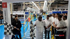 ವಿಶ್ವ ತಿರುಗಿ ನೋಡುವಂತೆ ಮಾಡಿದ ಕನ್ನಡಿಗರು: ಬೆಂಗಳೂರಿನಿಂದ ವಿದೇಶಕ್ಕೆ ಇ-ಬೈಕ್‌ಗಳು ರಫ್ತು.. ಅದ್ದೂರಿ ಚಾಲನೆ!