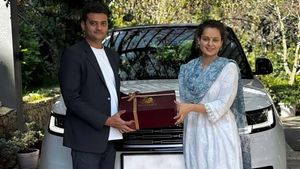 ಹಣಕಾಸು ಸಮಸ್ಯೆಯಿಂದ ಬಂಗಲೆ ಮಾರಾಟ ಮಾಡಿ ದುಬಾರಿ ಕಾರು ಖರೀದಿಸಿದ ನಟಿ ಕಂಗನಾ