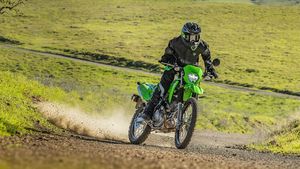 ಯುವಕರಿಗೆ ಸಿಹಿಸುದ್ದಿ: ಭಾರತಕ್ಕೆ ಕಡಿಮೆ ಬೆಲೆಯಲ್ಲಿ ಬರುತ್ತಿದೆ ಕವಾಸಕಿ ಡ್ಯುಯಲ್ ಸ್ಪೋರ್ಟ್ ಬೈಕ್!