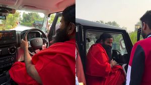 ದುಬಾರಿ ಕಾರಿನಲ್ಲಿ ಫುಲ್ ರೌಂಡ್ಸ್: ಸೋಷಿಯಲ್ ಮೀಡಿಯ ಷೇಕ್ ಮಾಡಿದ ಯೋಗ ಗುರು!