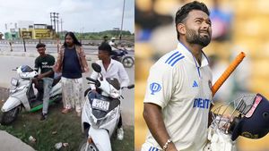 ಉಪಕಾರ ಮರೆಯದ ರಿಷಬ್ ಪಂತ್.. ಜೀವ ಕಾಪಾಡಿದವರಿಗೆ ಆಕ್ಟಿವಾ ಸ್ಕೂಟರ್ ಗಿಫ್ಟ್ ಕೊಟ್ರು.. ವಿಡಿಯೋ ನೋಡಿ!
